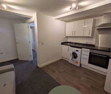 2 Grey Street, Ashton-Under-Lyne - Photo 3