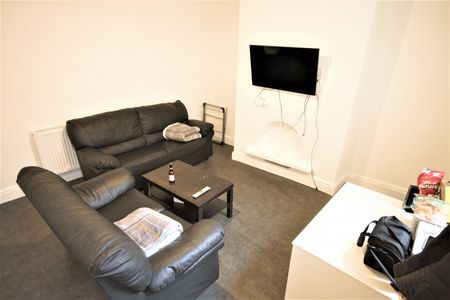 Beulah View, Leeds, West Yorkshire - Photo 2