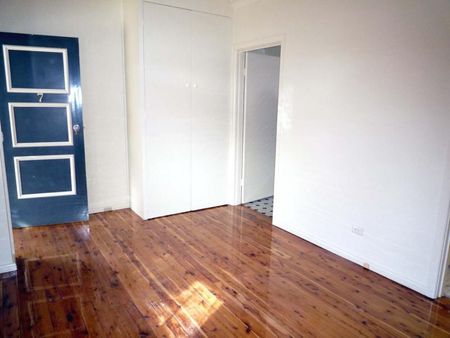 Central Albury Bedsit Unit - Photo 3