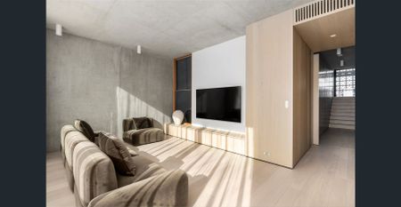 $3,850 per week fully furnished | 3-4 month lease | Bond $15400 | Available now until Dec 18 - Photo 4