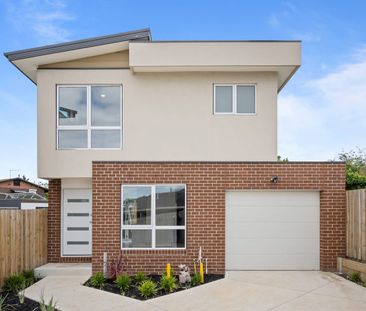 STUNNING MODERN TOWNHOUSE - Photo 4