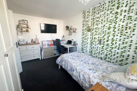 Lyndhurst Close - Photo 5