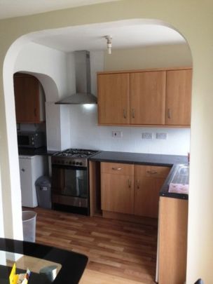 FOUR BEDROOM-2 BATHROOMS-NEWLY REFURBISHED-5 MINS FROM BCU-£80 P/W... - Photo 1