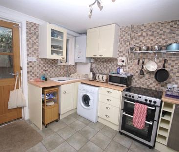 2 bedroom semi-detached house to rent - Photo 5