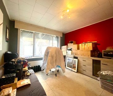 GELIJKVLOERS APPARTEMENT MET TWEE SLAAPKAMERS, TUIN EN GARAGE TE HUUR - Foto 2
