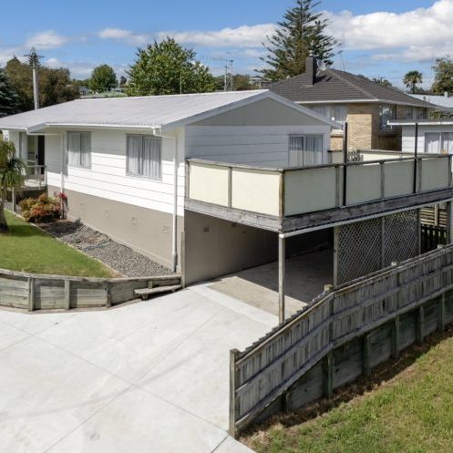 Sunny Sherwood - Photo 1