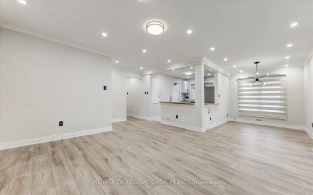 2 Tangmere Road #Main floor - Photo 3