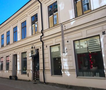 Sala Centrum: Fin trea i mysigt gårdshus - Foto 1