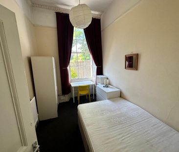 4 bedroom flat to rent - Photo 6