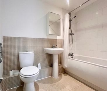 Fantastic modern 2 bed apartment in the City Centre - Photo 5