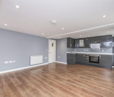 1 bed Apartment To Let - Photo 5