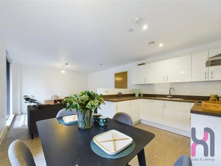 3 bedroom flat to rent - Photo 3