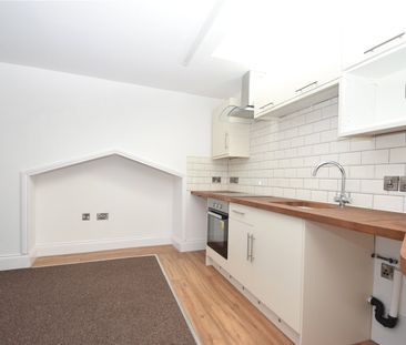 2 bed apartment to rent in Royal Crescent, Scarborough, YO11 - Photo 5