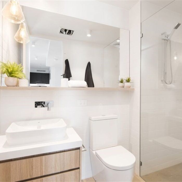 "Fully Furnished Charming West End Home for Rent: Your Perfect Urban Oasis Awaits! " - Photo 1