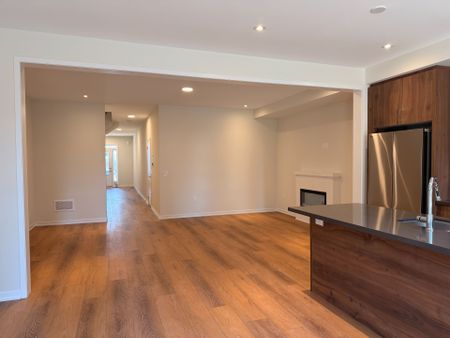 For Lease - 24 HelmKay Avenue, Richmond Hill, Ontario - Photo 2