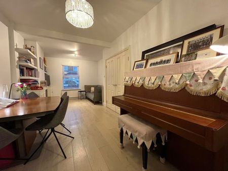 4 Bed Terraced House, Newton Road, SW19 - Photo 2