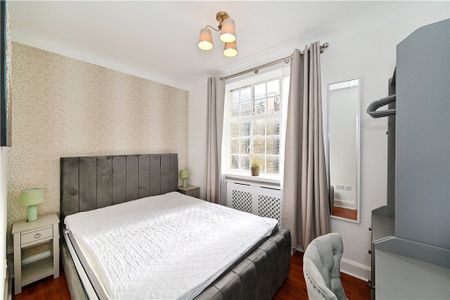 2 bedroom flat with 1 reception and 1 bathroom in 21 Seymour Street, W1H - Photo 4