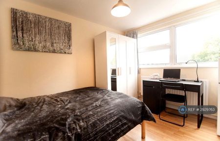 1 bedroom in a house share to rent - Photo 2