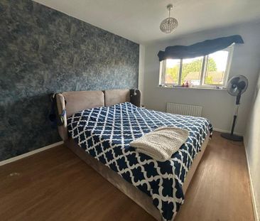 4 bedroom detached house to rent - Photo 2