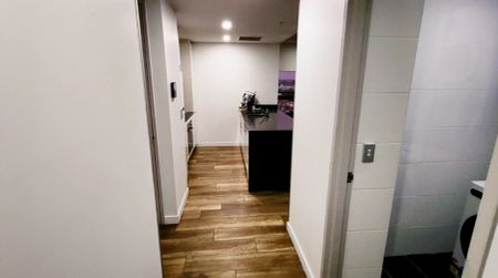 2 beds 2 baths - Photo 5