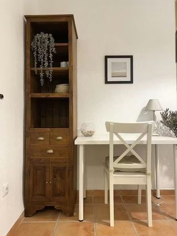 Plaza Pintor Anglada, Valencia, Valencian Community 46022 - Photo 5