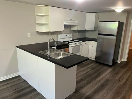 For Lease - 17 Collins Crescent Unit# Lower, Aurora, Ontario - Photo 2