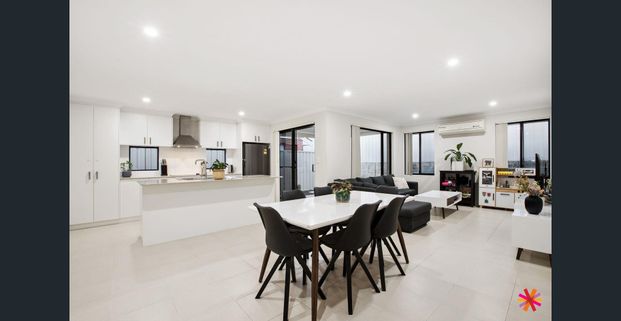 SPACIOUS 4X2 WITH DOUBLE GARAGE - Photo 1