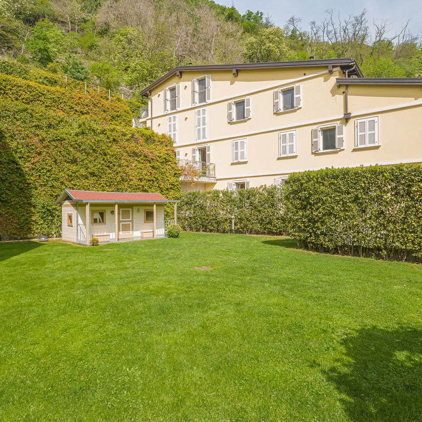 CONFORTEVOLE APPARTAMENTO CON GIARDINO PRIVATO A MELIDE - Foto 1