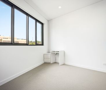 GORGEOUS TWO BEDROOM UNIT! - Photo 4