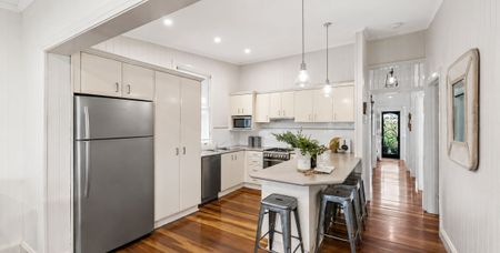 Updated Inner-City Living in Sought-After Paddington - FIRST THREE WEEKS RENT FREE - Photo 5