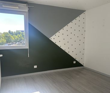 Location Appartement 4 pièces 72m² MARSEILLE 14ème - Photo 2