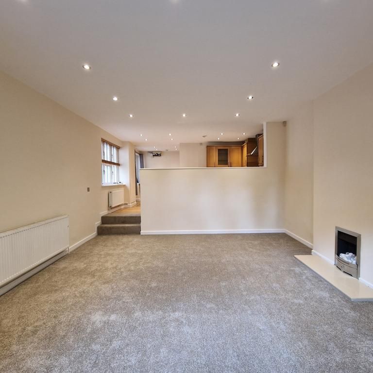 3 bedroom end of terrace house to rent - Photo 1