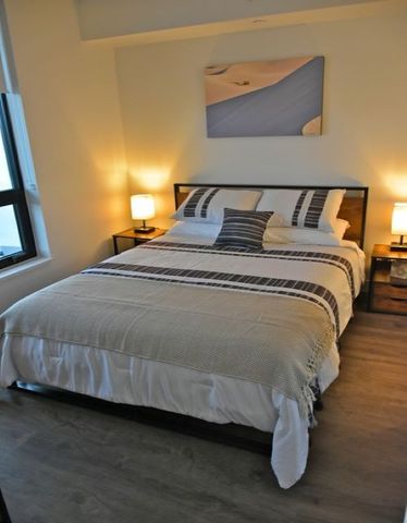 8th Floor @ Brooklyn – Utilities Included! - Photo 2