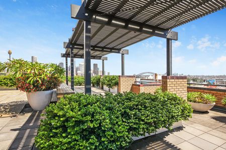 Modern New York Loft Style Apartment FURNISHED With Large Covered Balcony - Photo 4
