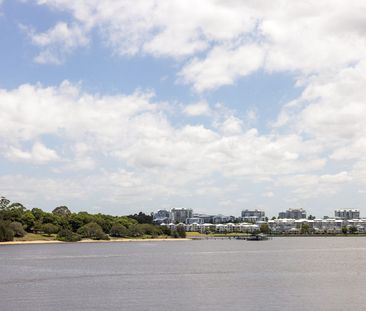 Absolute waterfront living with panoramic views - Photo 6