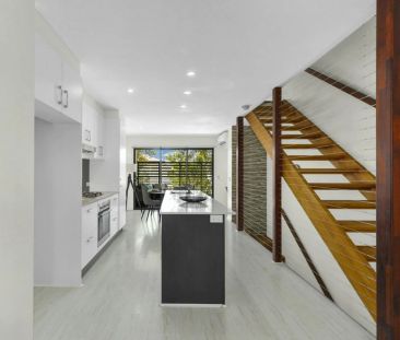 Modern Three-Bedroom Townhouse in Boutique Coorparoo Complex - Photo 2