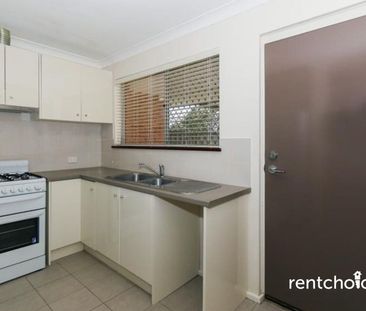 2 bedroom, 1 bathroom home - Photo 2