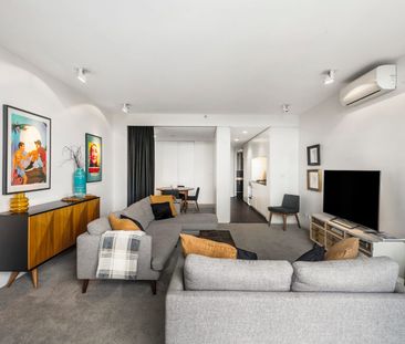 Chic Urban Retreat: Modern Living Steps from Chapel Street. - Photo 1