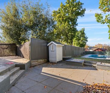 Beautiful 4 bedroom home with a pool in Golden Square - Photo 3