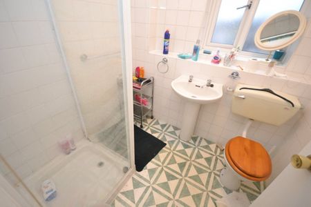 4 bed Semi-Detached House for Rent - Photo 5