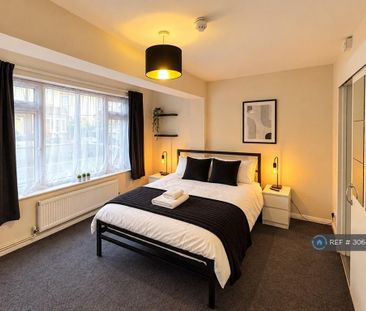 1 bedroom in a house share to rent - Photo 4