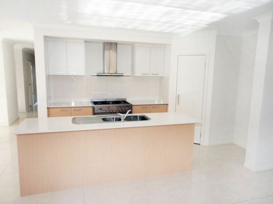Gorgeous Modern House in Saltwater Coast! - Photo 1