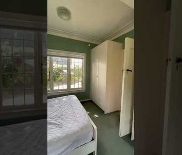 Spacious Elegant Fully Furnished Ensuite Room - Photo 2