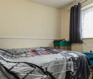 Wordsworth Road, TW12, London - Photo 5