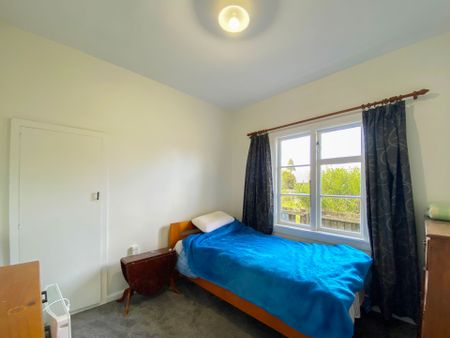Great Family Home Awaits! - Photo 3