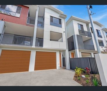 Brand-New, Stylish Townhouse in Prime Location â Close to Everyth... - Photo 2