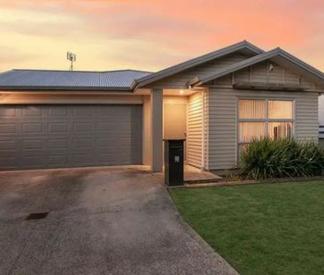 Family-Friendly 4 Bedroom, 2 Bathroom Home - Photo 5