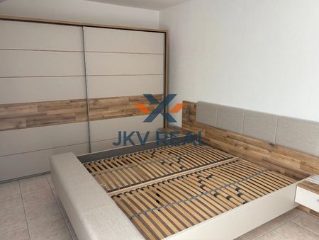 Na prenájom priestranný 2-izbový byt – Fraňa Mojtu - Photo 3