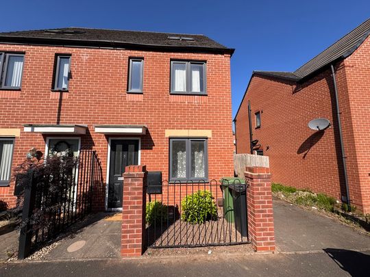 Exeter Gardens, Ettingshall Park, Wolverhampton - Photo 1