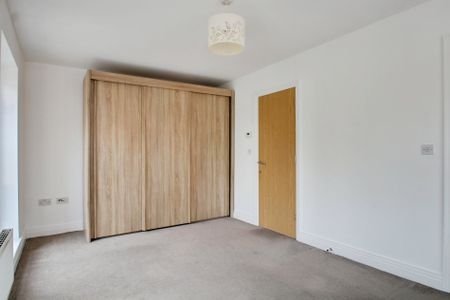 5 bed semi-detached house to rent in Meyers Close, Langley, SL3 - Photo 5